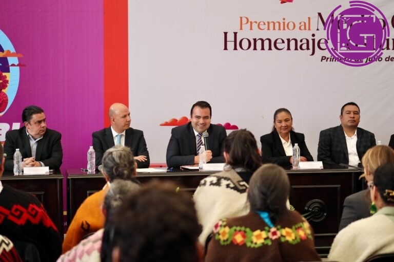Celebra Colón 103 años de autonomía con reconocimientos al mérito civil
