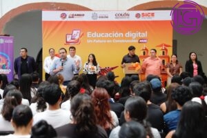 Entrega Gaspar Trueba 127 equipos de cómputo a estudiantes