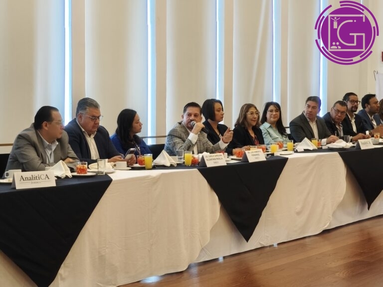 Dialoga Fernández con abogados sobre el fortalecimiento del Estado de Derecho