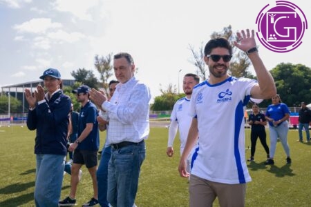 Oribe Peralta inspira a jóvenes en la Clínica de Futbol Indereq 2026