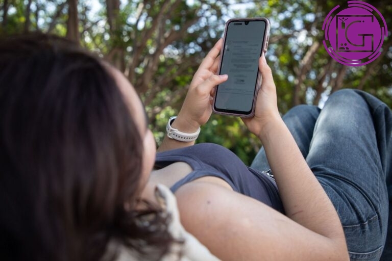 Uso excesivo del celular puede provocar lesiones físicas, advierte especialista de la UAQ