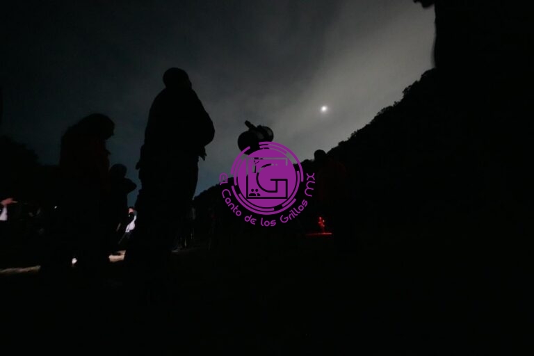 Disfrutan familias queretanas eclipse lunar desde Joya La Barreta
