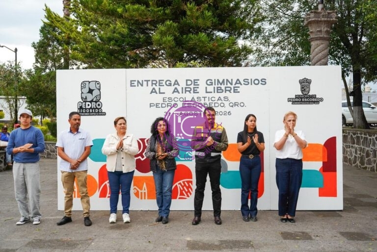 Entrega Beto Nava gimnasio al aire libre en Escolásticas