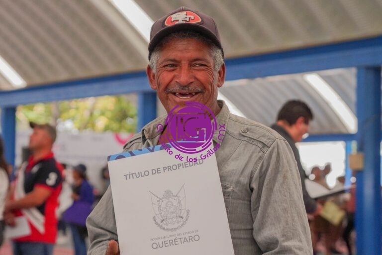 Dan certeza jurídica a 550 familias de Corregidora con escrituras y títulos de propiedad