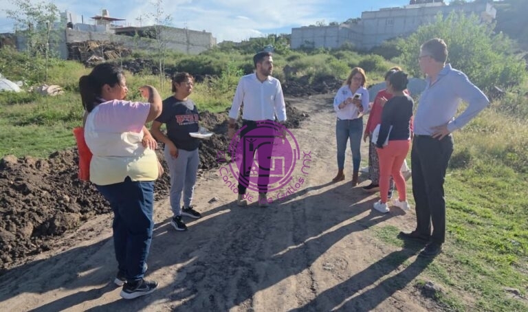 Más de 40 familias de Jurica Peña Alta reciben agua potable tras gestión de Dorantes