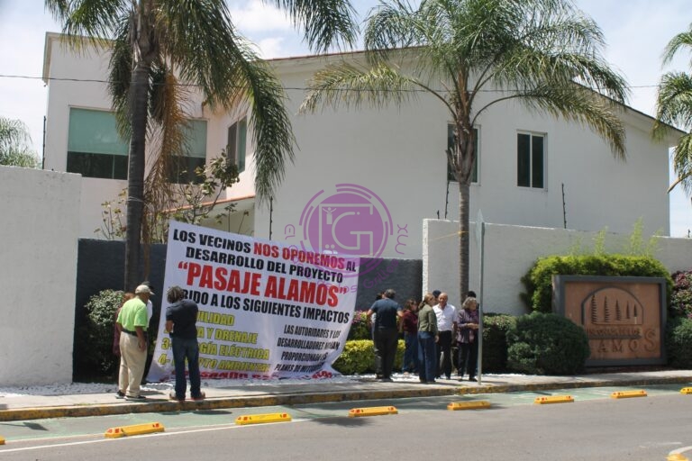Rechazan vecinos de Álamos continuidad de construcción de Pasaje Álamos