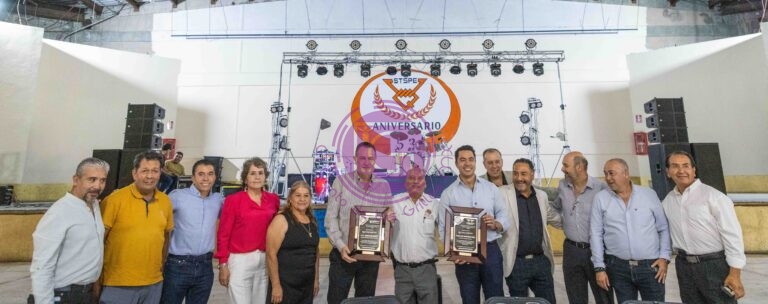 Refrenda Kuri alianza con comerciantes en pequeño durante aniversario de la FUCQ