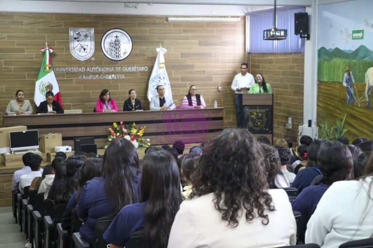 Equipan campus Cadereyta UAQ con nuevo mobiliario y tecnología