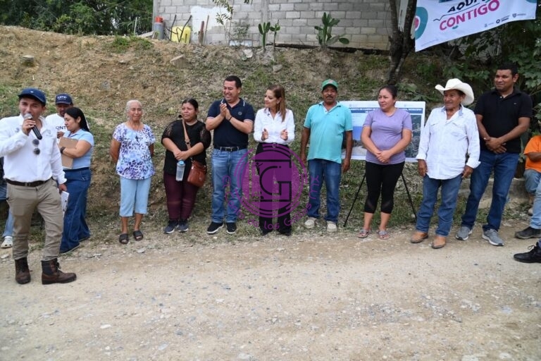 Destinan cerca de 5 mdp para mejorar camino en Jalpan de Serra