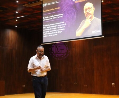Acerca UAQ la ciencia al público a través del stand up