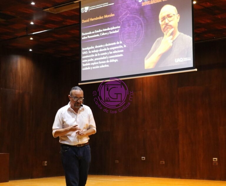 Acerca UAQ la ciencia al público a través del stand up