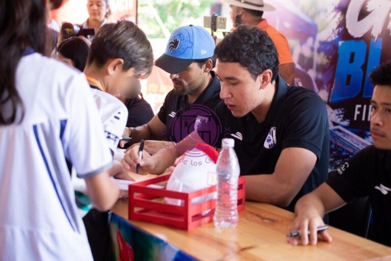Gallos Blancos conviven con infancias y juventudes en SJR