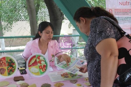 Realiza IMSS Querétaro Feria de la Salud para personas adultas mayores