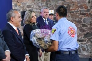 Laredo, Texas dona equipo de emergencia y camión de bomberos a Corregidora