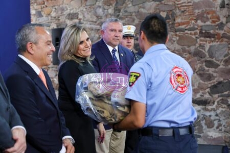 Laredo, Texas dona equipo de emergencia y camión de bomberos a Corregidora