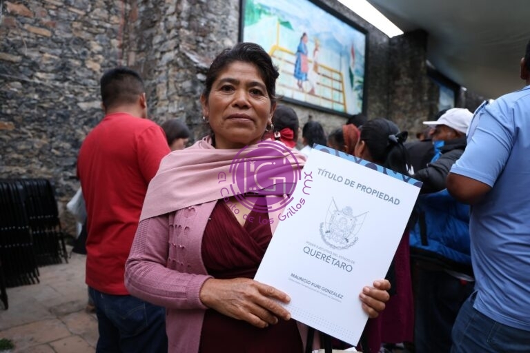 Entregan 187 títulos de propiedad a familias de la Sierra Gorda