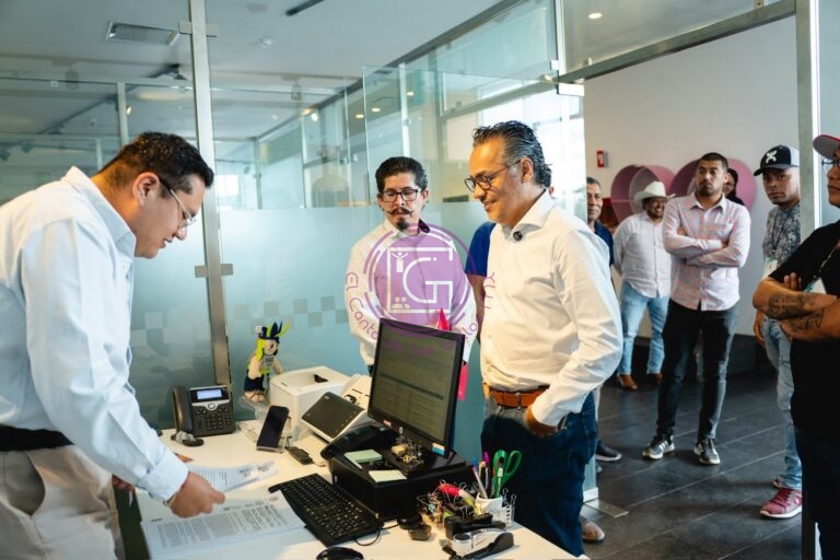 Propone Enrique Correa regular y regularizar sitios de taxi