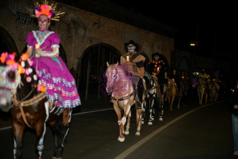 Realizan Cabalgata de los Muertos en SJR