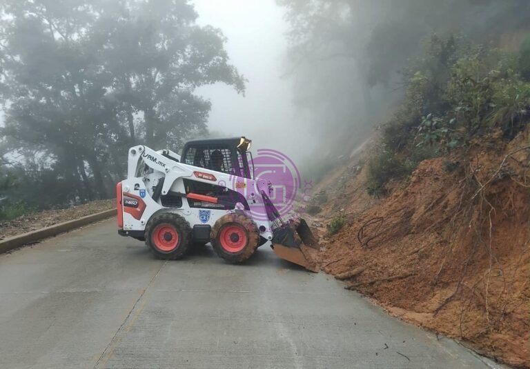 Atienden afectaciones por lluvias en caminos de la Sierra Gorda y el semidesierto