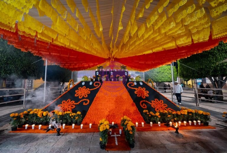 Celebra El Marqués el Día de Muertos con altar, tapete y carrera nocturna