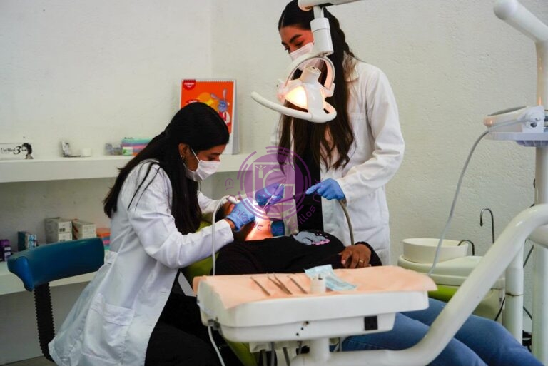 Inaugura Beto Nava clínica dental en Ajuchitlancito