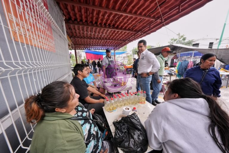 Recorre Felifer Macías el Mercado 4 de Marzo y dialoga con usuarios
