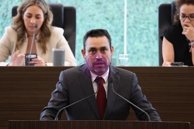 Presenta Homero Barrera certificado que acredita su nacionalidad mexicana