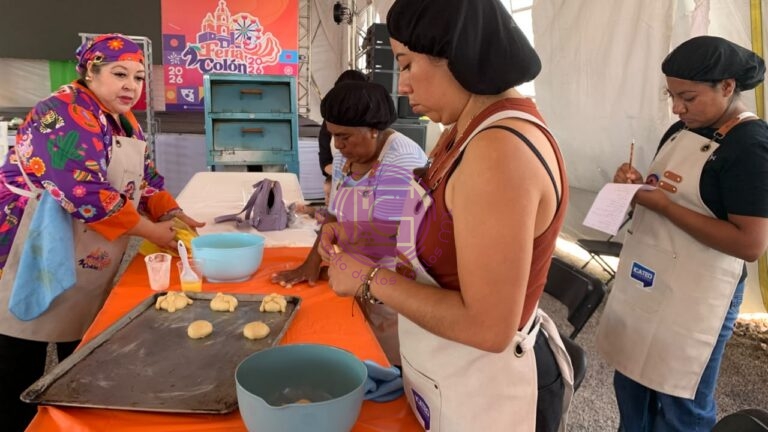 Impulsan emprendimiento con taller de pan de muerto