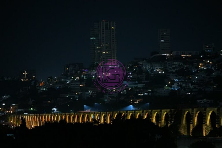 Iluminan Los Arcos por el 60º aniversario del Plan DN-III-E