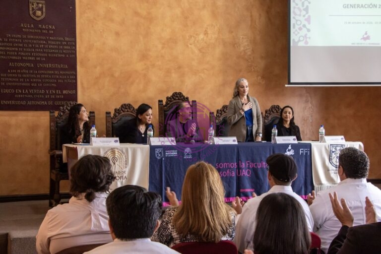 Certifica UAQ a 14 guías de turistas especializados en patrimonio cultural